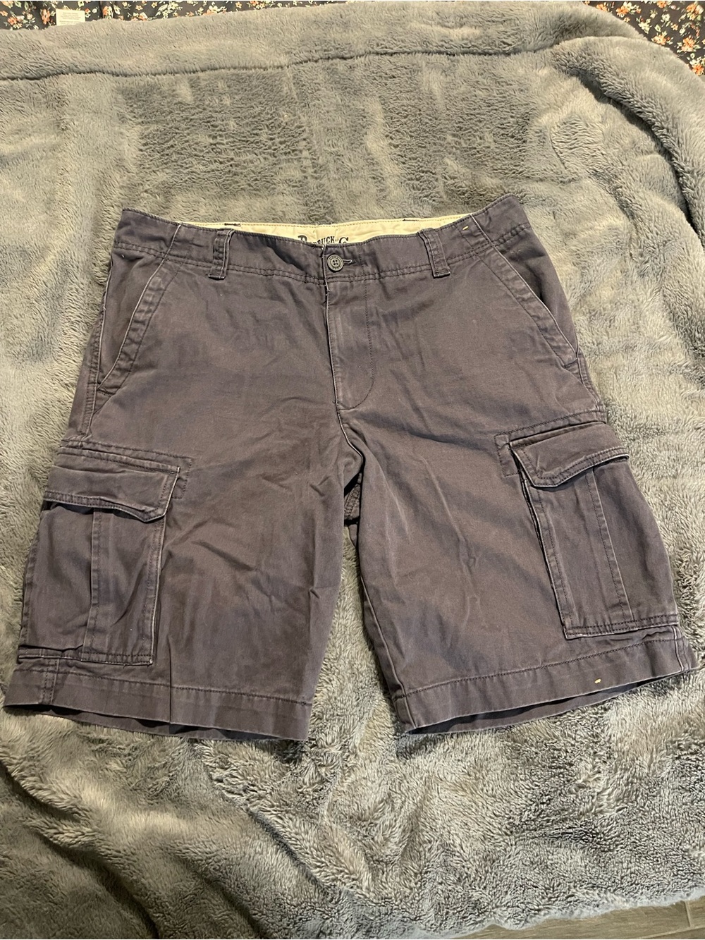Roebuck and Co Men's Cargo Shorts in Dark Gray